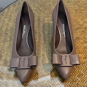 Salvatore Ferragamo Taupe Leather Heels with Bow